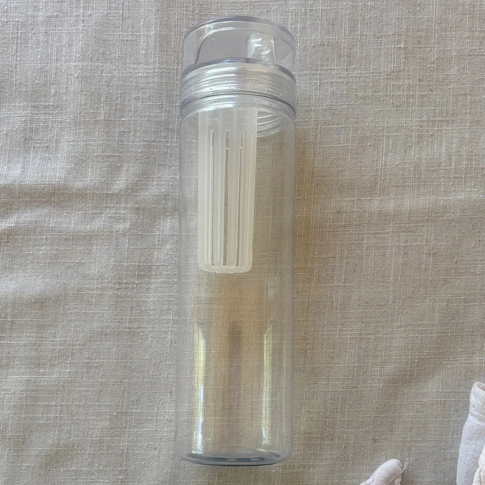 Infuser Water Bottle with White Filter